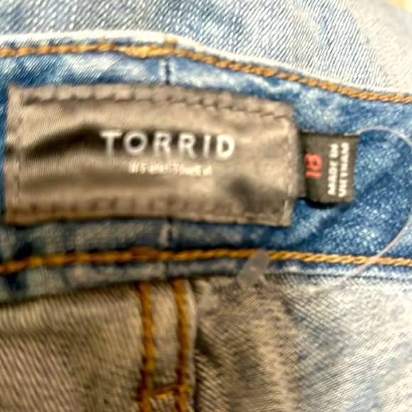 TORRID-Blue Jean Shorts Distressed Casual Style - Picture 3 of 4
